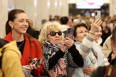 \"И все о той весне\". Патриотическая молодежная акция прошла в Минском метрополитене