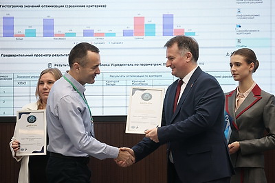 Дроны и цифровые двойники: выставка в области ИИ и робототехники проходит в Минске