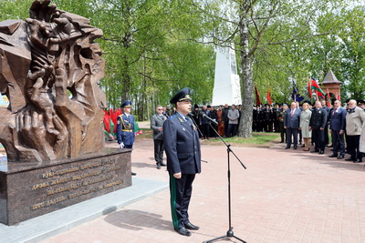 Памятный знак жертвам геноцида белорусского народа \"Древо жизни\" открыли в Витебске