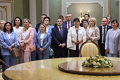 \"Такое есть не в каждой стране\". Чем Дворец Независимости впечатлил работников \"Керамина\" и КГК