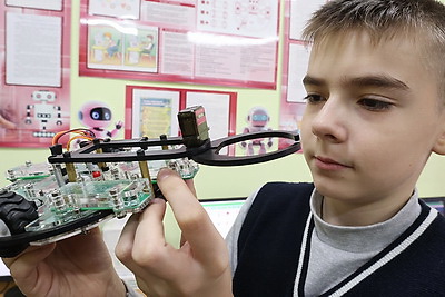 Дети тянутся к занятиям с первого класса. Как в сельской школе под Витебском растят будущих инженеров