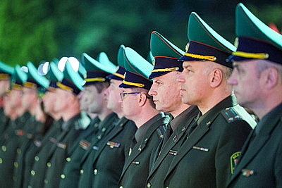 В Минске цветы и венки к монументу Победы возложили представители ГПК