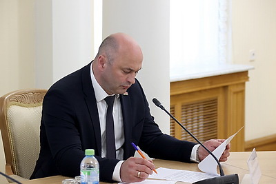 Крутой призвал вывести сотрудничество со Смоленской областью на самый высокий уровень