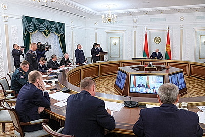 Лукашенко проводит селекторное совещание по уборочной кампании