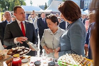 Выставку достижений народного хозяйства регионов Беларуси и Узбекистана представили в Витебске