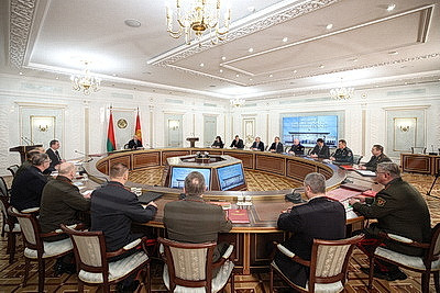 Лукашенко указал на милитаризацию западных стран и необходимость актуализировать оборонные действия