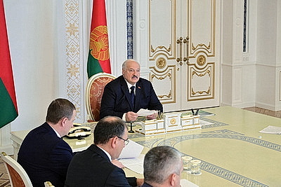\"Не раскачиваться, а бурить\". Лукашенко ставит перед нефтяниками напряженные задачи