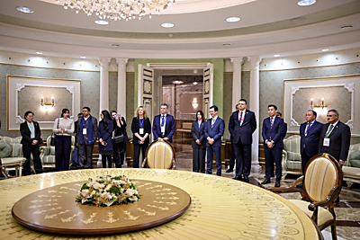 Главы делегаций ЕАГ посетили Дворец Независимости