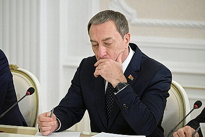 Лукашенко представили два варианта программы пятилетки