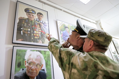 Энергетика передается через снимки. Выставка \"Солдаты Победы\" фотокора БЕЛТА открылась в Витебске