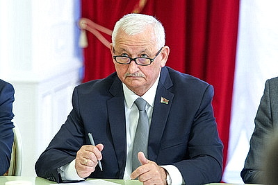 Лукашенко требует выстроить эффективную систему торгового обслуживания, прежде всего на селе