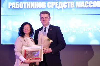 \"Качественный и честный продукт - вот суть вашей профессии\". Кухарев вручил награды представителям СМИ