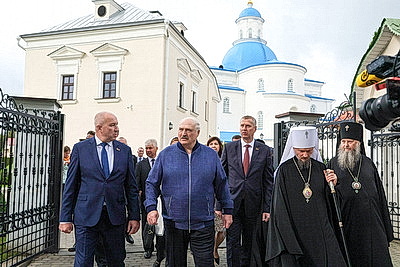 Лукашенко посетил монастырь в Жировичах