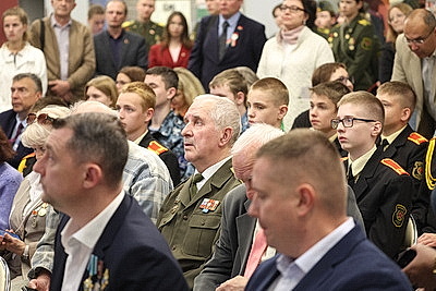 \"Нас воспитали участники великих побед\". В Минске презентовали книгу воспоминаний детей войны