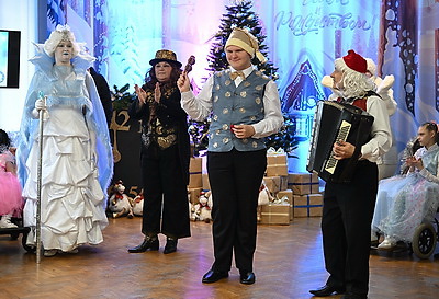 Подарки от большой олимпийской семьи вручили особенным детям из Светлогорска