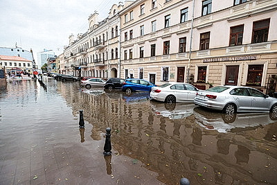 Подтопления и падения деревьев. Последствия непогоды в столице