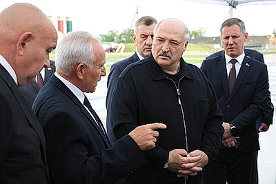 Лукашенко совершил рабочую поездку в Петриковский район