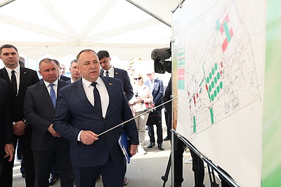 Лукашенко во время рабочей поездки посетил объекты АПК в Шклове