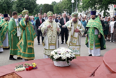 День памяти Преподобной Евфросинии Полоцкой. Тысячи верующих объединил Крестный ход