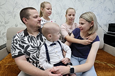 Подарки во время акции \"В школу с добрым сердцем\" получила многодетная семья из Витебска