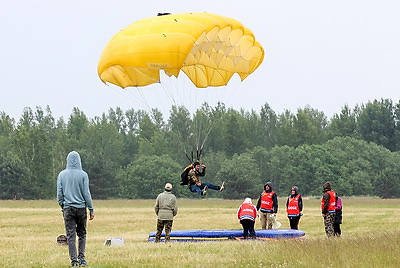 Чемпионат среди ветеранов парашютного спорта проходит под Витебском