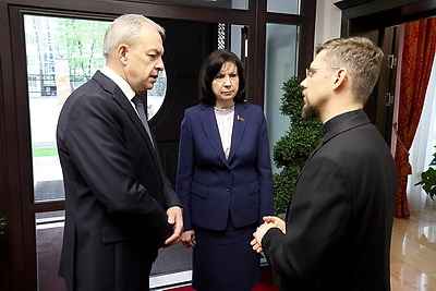 Кочанова и Сергеенко оставили записи в книге соболезнований в Апостольской нунциатуре в связи со смертью Папы Франциска