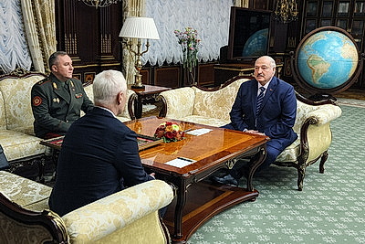 Лукашенко провел встречу с министром обороны России