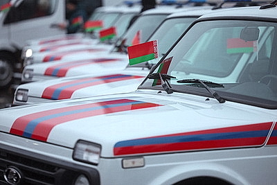 Ключи от квартир и служебных автомобилей вручили гродненским спасателям