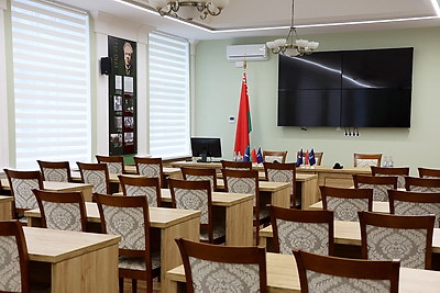 Первый в Беларуси факультет-музей. Открылось модернизированное здание исторического факультета БГУ