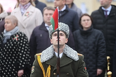 Памятник Рокоссовскому, парад военной техники. В Гомеле почтили память героев-освободителей