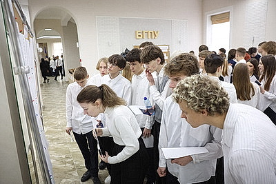 Централизованные испытания начались одновременно по всей стране