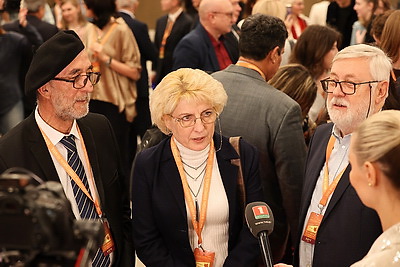 \"Лiстапад\": специальный приз Президента Беларуси присужден китайскому режиссеру Чжан Чжуну