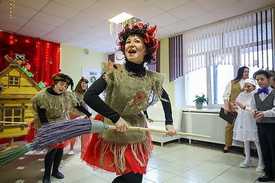 Детская площадка в подарок. Шулейко поздравил воспитанников пансионата \"Васильки\" в Щучинском районе