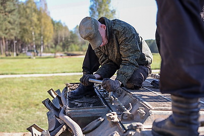 От гражданской жизни к военным навыкам. Как в Печах готовят специалистов для армии