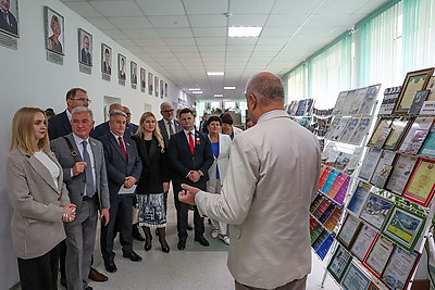 \"Беречь страницы нашей истории\". В Могилеве открыли молодежный форум Союзного государства