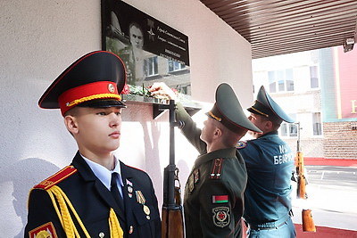 Мемориальную доску в честь Героя Советского Союза Евгения Николаенко открыли в Могилеве