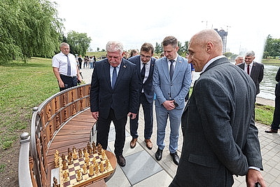 В Первомайском районе столицы выбрали лучшую скамейку