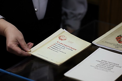 Яркая традиция народовластия. Президентская библиотека представила белорусским журналистам материалы о ВНС