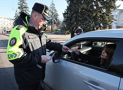 \"Непередаваемые эмоции!\". Сотрудники ГАИ поздравили витебских автоледи