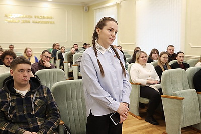 Жилье, работа, услуги, досуг. Решение каких вопросов важно для сельской молодежи