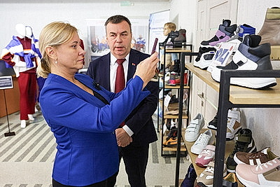 Средства гигиены, специальная обувь и одежда. Что предлагают предприятия \"Беллегпрома\" для людей с инвалидностью