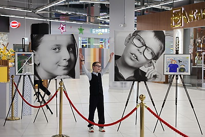 \"Картина - как победа над болезнью\". В Минске открылась выставка воспитанников детского хосписа