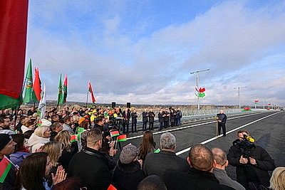 Лукашенко в Мозыре открыл обновленный мост через Припять