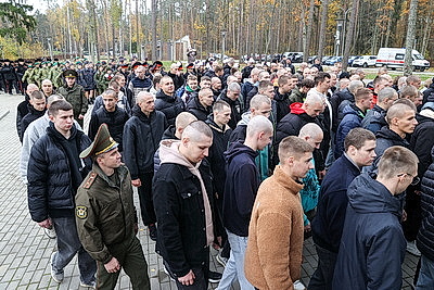 Отправка призывников на срочную военную службу началась в Беларуси
