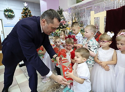 Тепло и душевно. Воспитанников Сенненского детского дома поздравили с наступающим Новым годом
