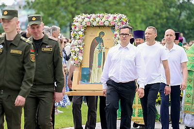 День памяти Преподобной Евфросинии Полоцкой. Тысячи верующих объединил Крестный ход