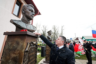 Валуны из Бешенковичей передали для памятника морякам в Санкт-Петербурге