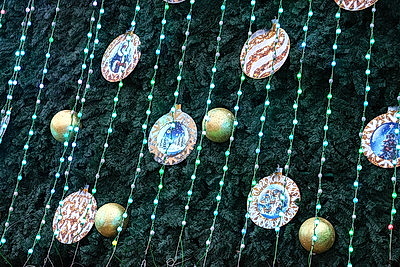 В столице украшают главную новогоднюю елку