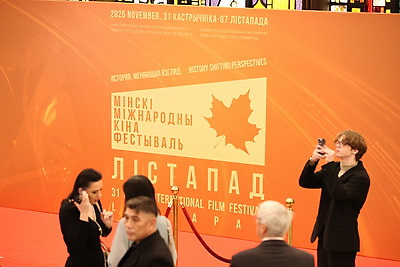 \"Лiстапад\": специальный приз Президента Беларуси присужден китайскому режиссеру Чжан Чжуну