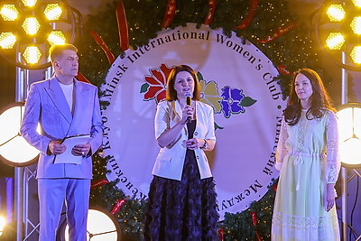 Добро, мир и рождественские подарки. Супруги послов провели предновогоднюю благотворительную ярмарку